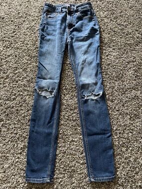 Hollister Mid-Blue Skinny Jeans with Knee Rips 0S W24/L27 1/2